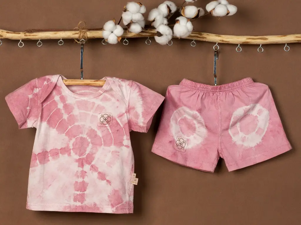 Bộ quần áo cộc 100% GOTS Organic Cotton, Nhuộm màu tự nhiên thủ công màu Hồng Cánh Kiến, tie-dye
